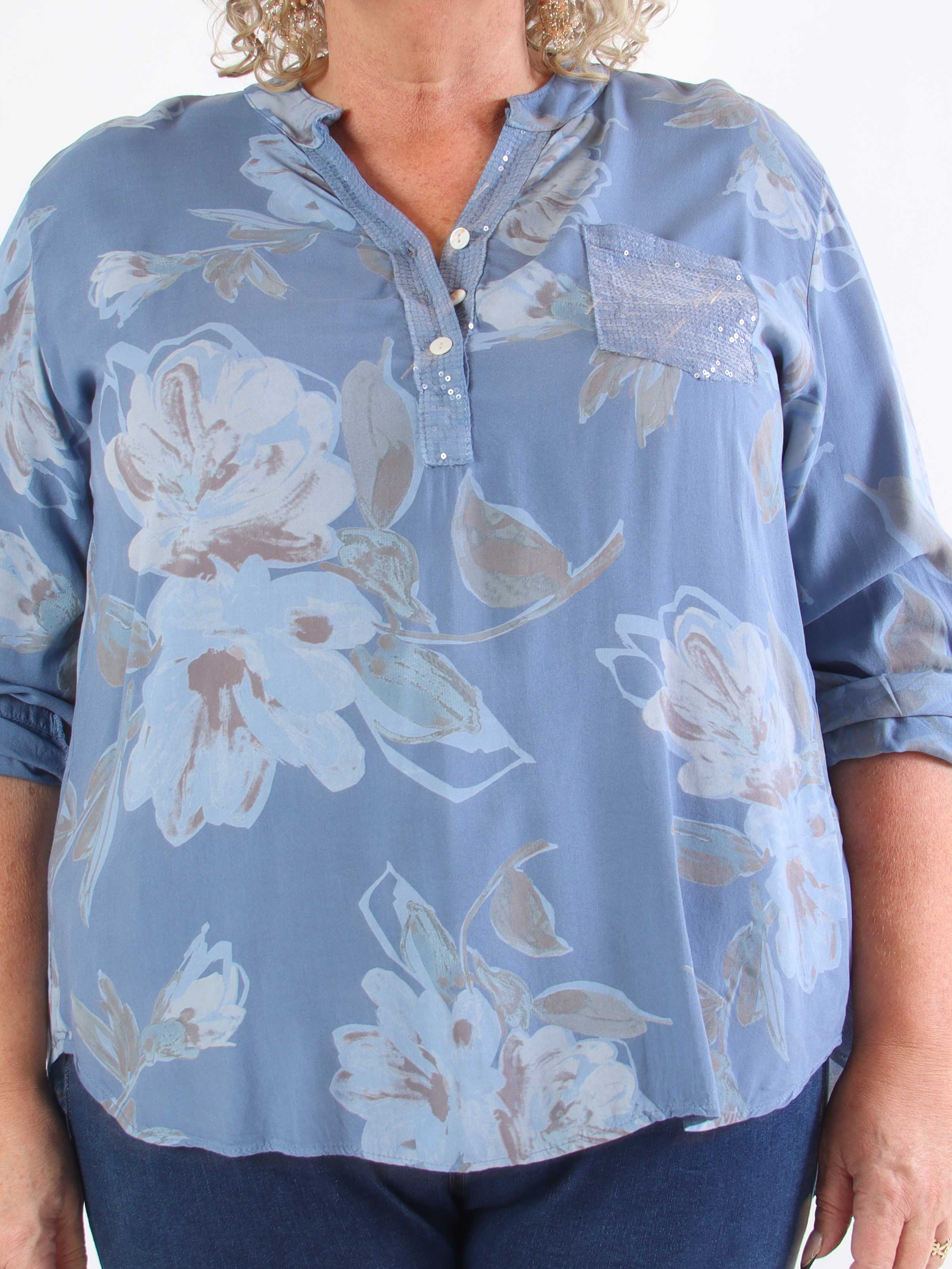 Ella - Söt plus size-tunika i viskos med blommiga motiv